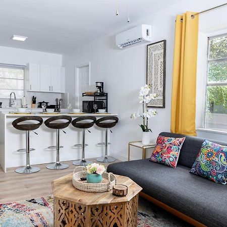 Beautiful Casita With King Bed And Private Patio Close To Calle 8, Mia Airport, Coral Gables Miami Eksteriør billede