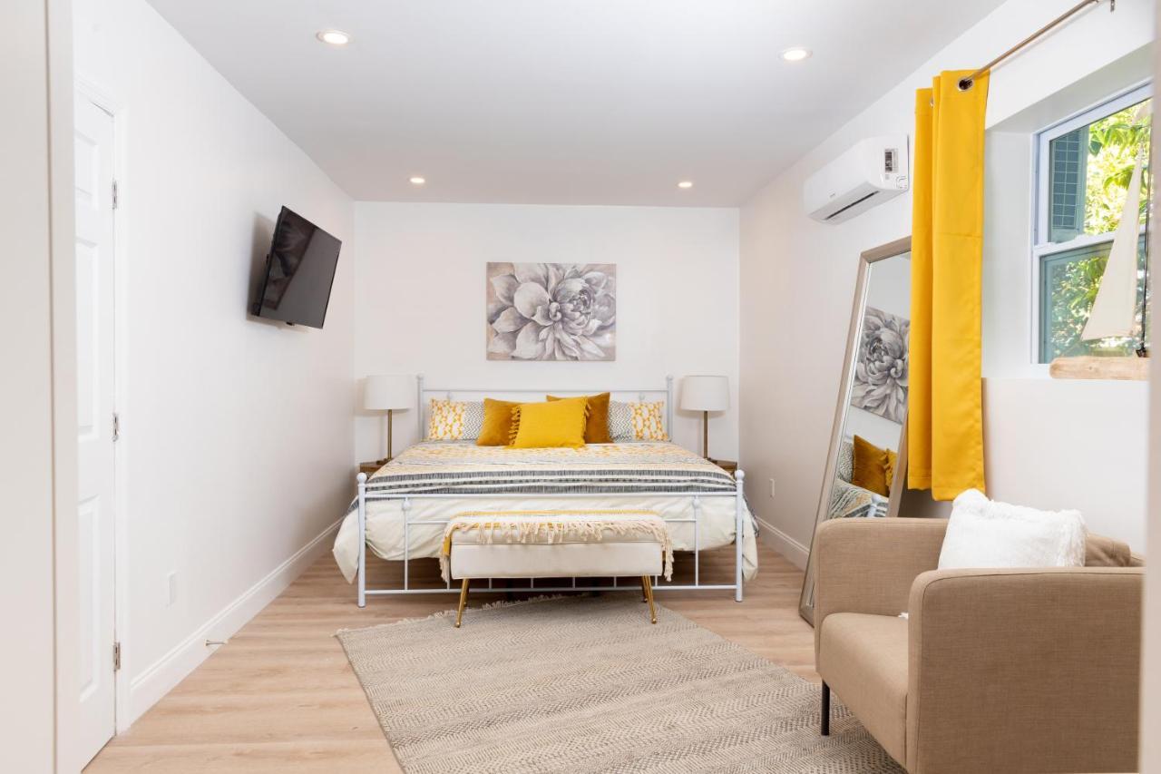 Beautiful Casita With King Bed And Private Patio Close To Calle 8, Mia Airport, Coral Gables Miami Eksteriør billede