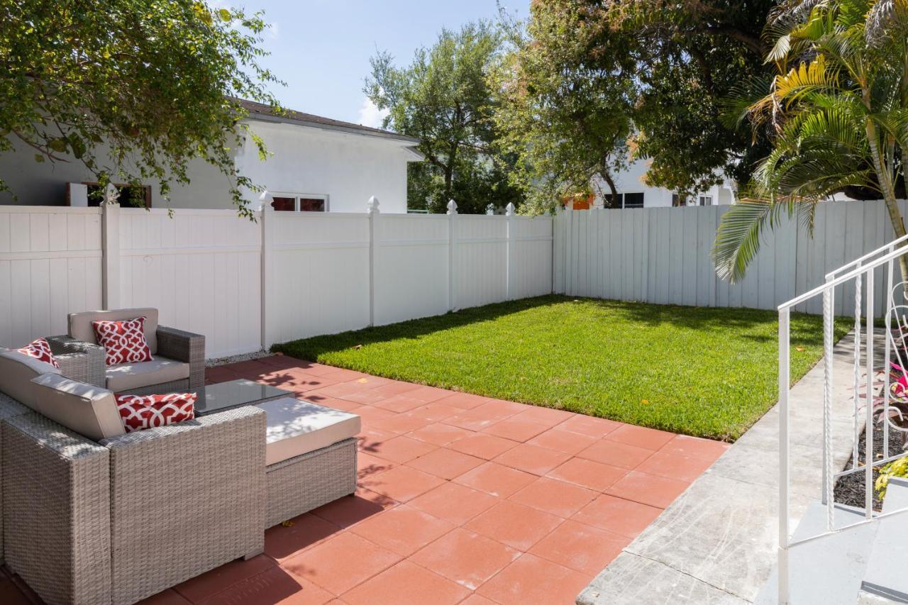 Beautiful Casita With King Bed And Private Patio Close To Calle 8, Mia Airport, Coral Gables Miami Eksteriør billede