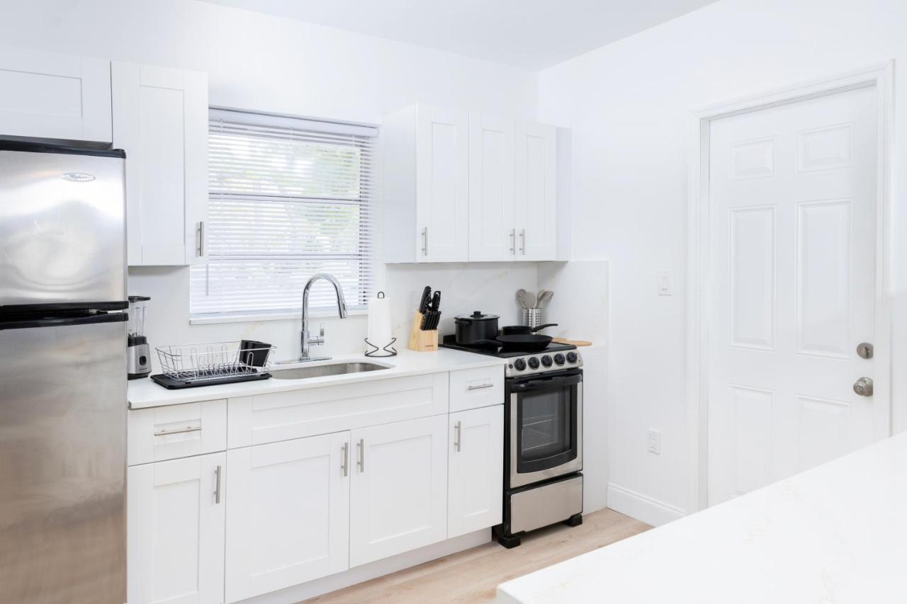 Beautiful Casita With King Bed And Private Patio Close To Calle 8, Mia Airport, Coral Gables Miami Eksteriør billede