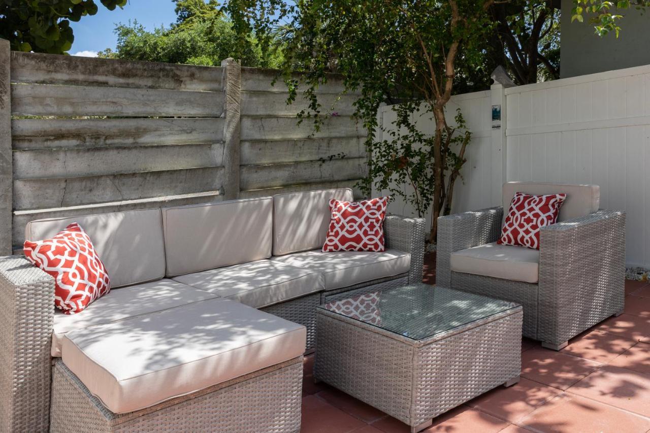 Beautiful Casita With King Bed And Private Patio Close To Calle 8, Mia Airport, Coral Gables Miami Eksteriør billede