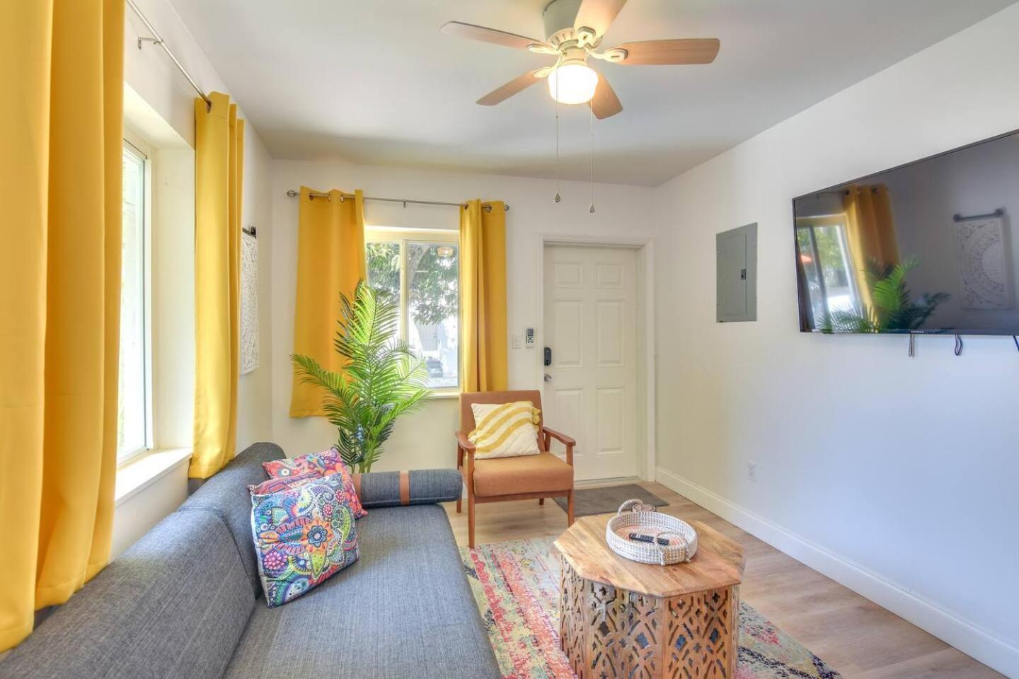 Beautiful Casita With King Bed And Private Patio Close To Calle 8, Mia Airport, Coral Gables Miami Eksteriør billede